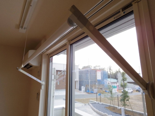 その他設備　室内物干し付きで雨の日も洗濯物が干せます♪