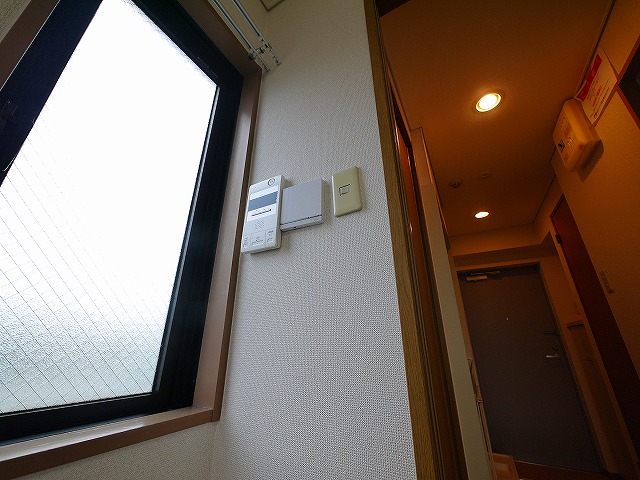 セキュリティ　モニター付きインターホン