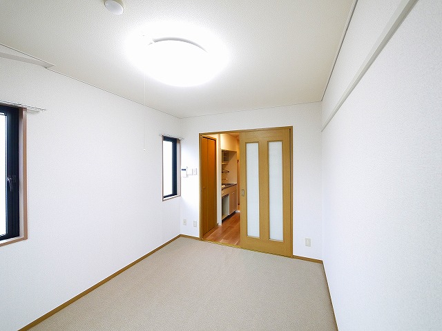 居室・リビング　コンパクトで使いやすい洋室です