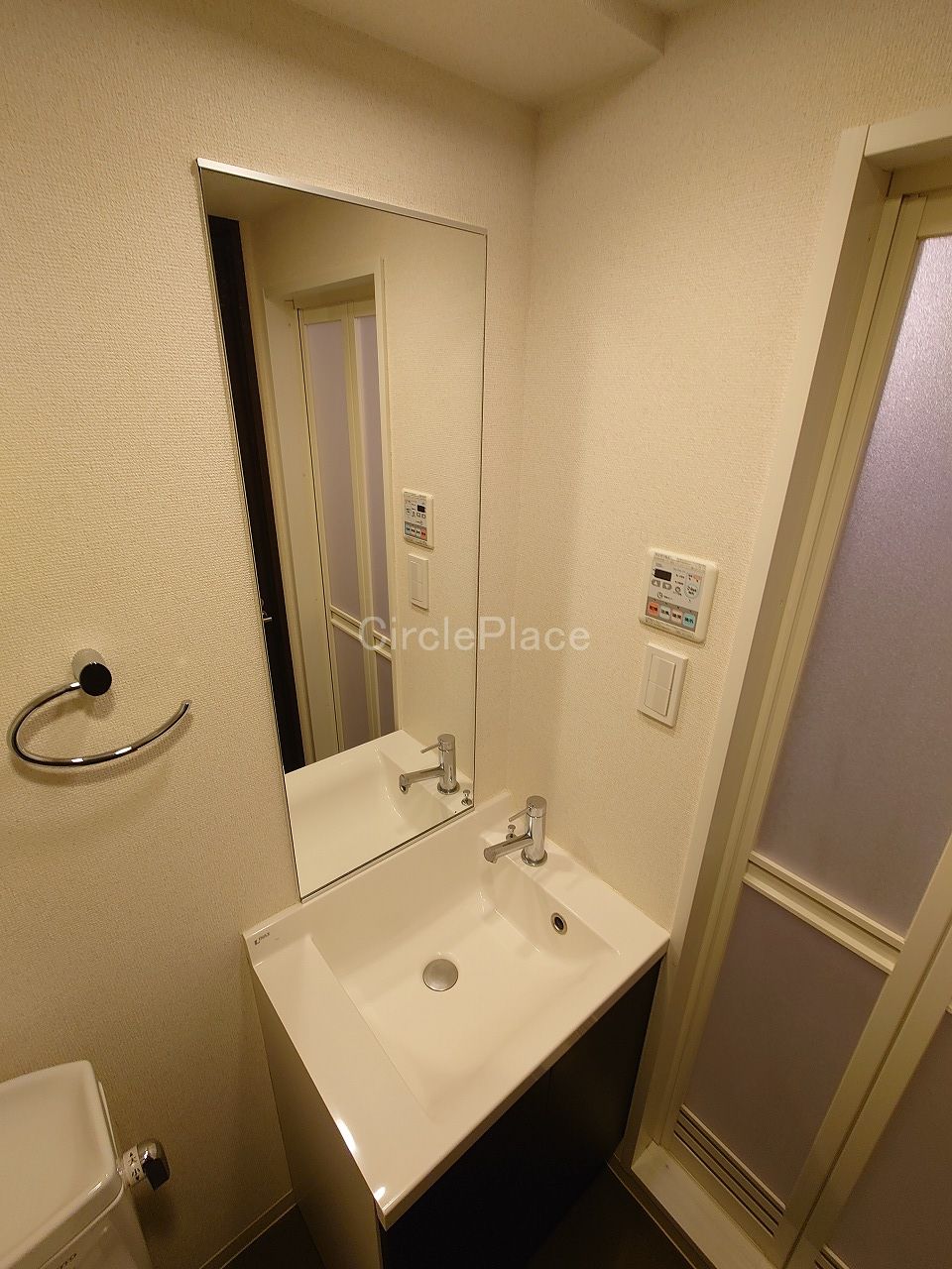 洗面設備　スタイリッシュな洗面台