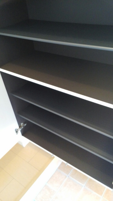 収納　玄関にはシューズボックスあり。2Fが居室です！