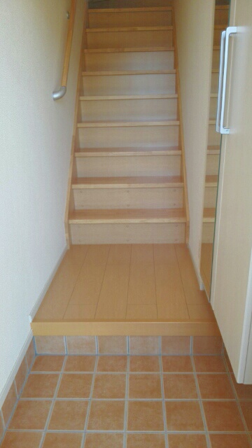 玄関　お出かけ前にチェック！全身鏡付きのシューズボックス！