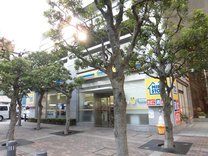 コンビニ　ミニストップ新宿花園通り店（コンビニ）まで81m