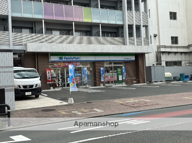 コンビニ　ファミリーマート 小倉下到津五丁目店（コンビニ）まで559m