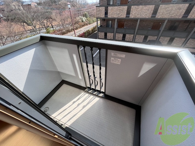 バルコニー　バルコニーは洗濯物を干すスペースが確保されていました。