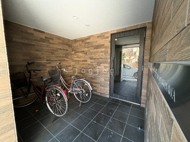 エントランス　屋内駐輪場