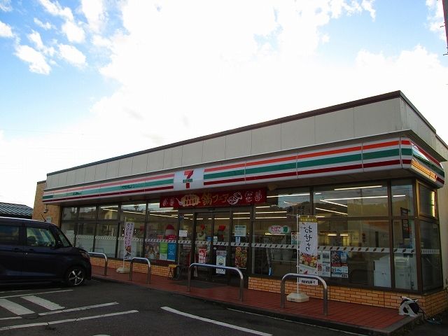 コンビニ　セブンイレブン舟場店（コンビニ）まで530m