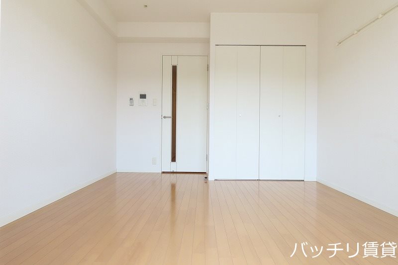 居室・リビング　画像は同型イメージの為、現況を優先いたします。