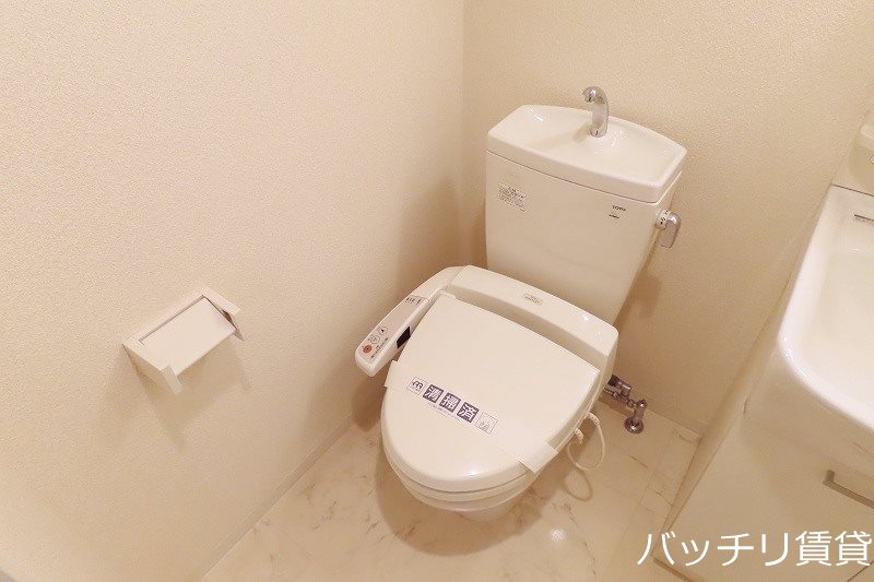 トイレ　画像は同型イメージの為、現況を優先いたします。