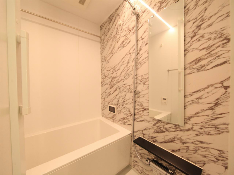 バス・シャワールーム　浴室暖房乾燥機　浴室TV完備　追い焚き付お風呂