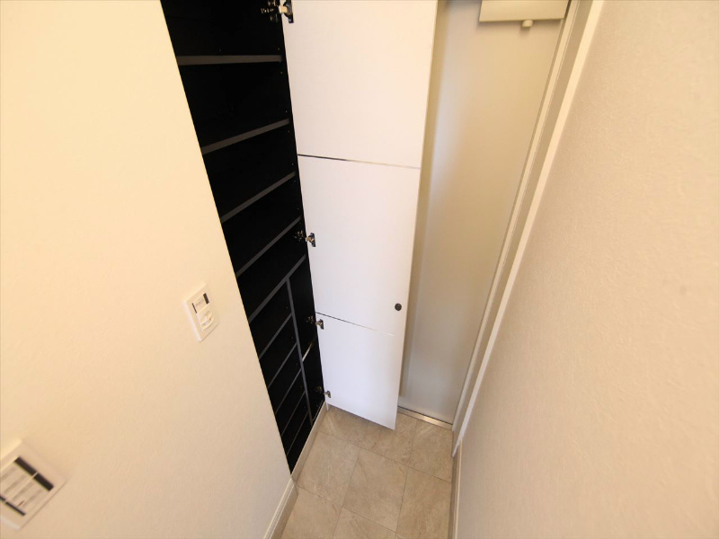 玄関　玄関　シューズボックス付　ダブルロック