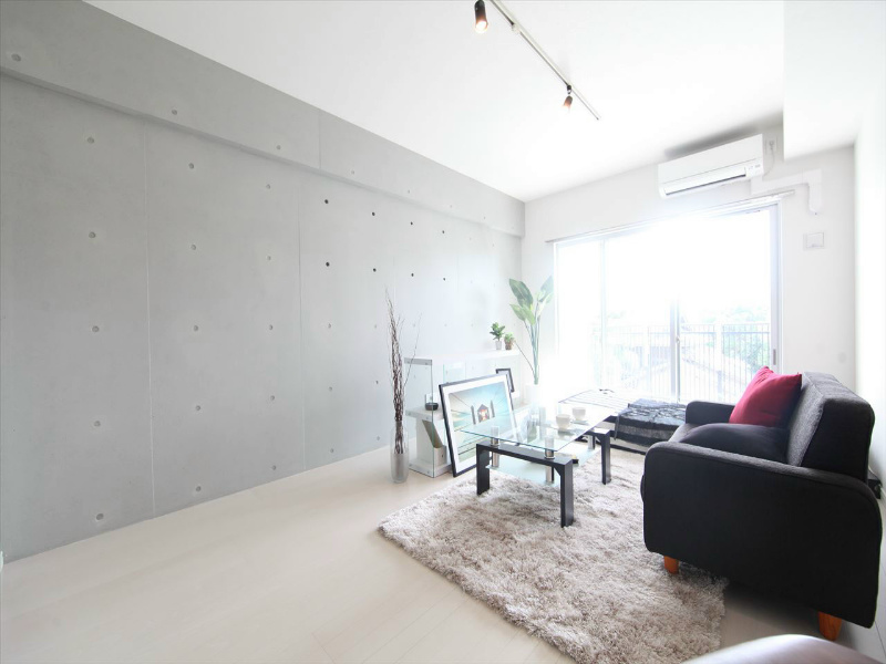 バルコニー　洋室9.6帖　エアコン完備　南面バルコニー