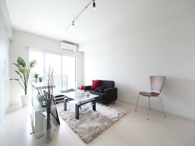 居室・リビング　洋室9.6帖　エアコン完備　南面バルコニー