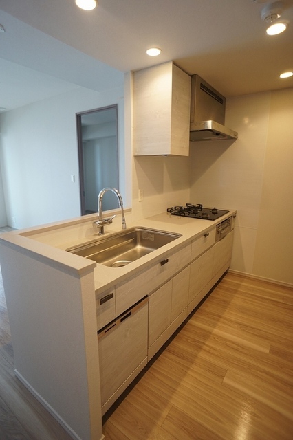 キッチン　ガスコンロ３口付きシステムキッチン※前回募集時の写真です