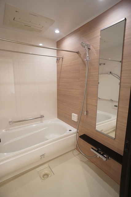 バス・シャワールーム　追焚機能・浴室換気乾燥機付きバス※前回募集時の写真です