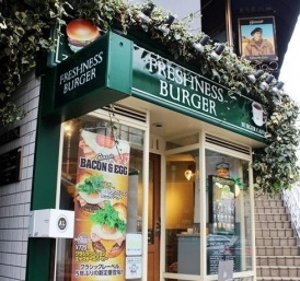 飲食店　フレッシュネスバーガー神宮前店（飲食店）まで198m
