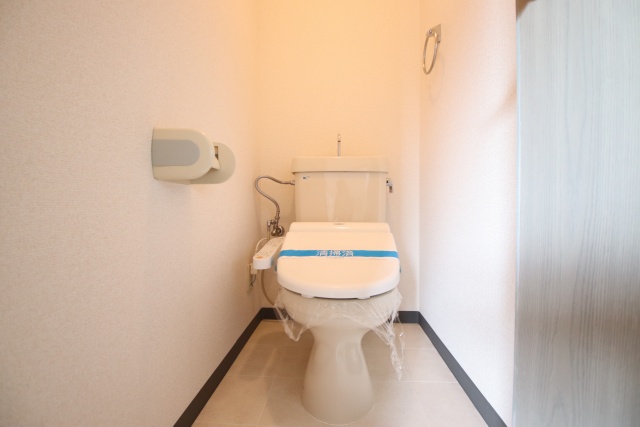 トイレ　※他号室の参考写真です