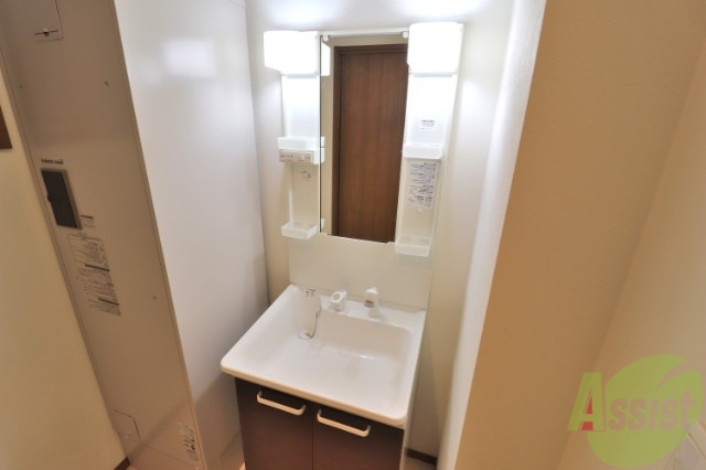 洗面設備　小物も置けちゃう独立洗面台！