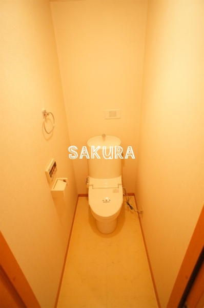 トイレ　嬉しい温水洗浄便座♪