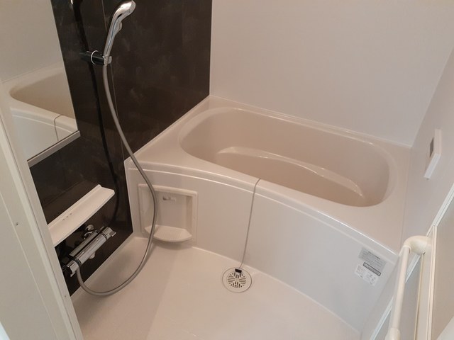 バス・シャワールーム　同型逆転タイプ