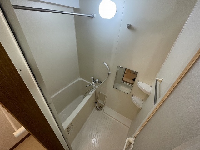バス・シャワールーム　※別室同じ間取りの写真。現況を優先します。