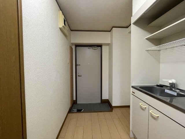 玄関　※別室同じ間取りの写真。現況を優先します。