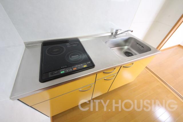 キッチン　※同タイプ部屋の写真です。