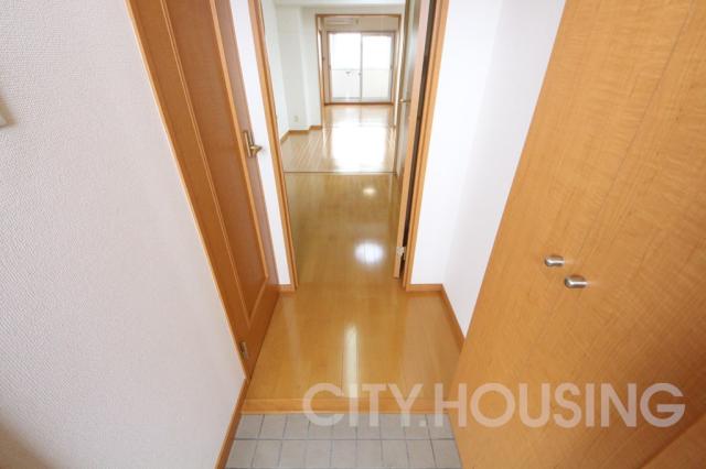 玄関　※同タイプ部屋の写真です。