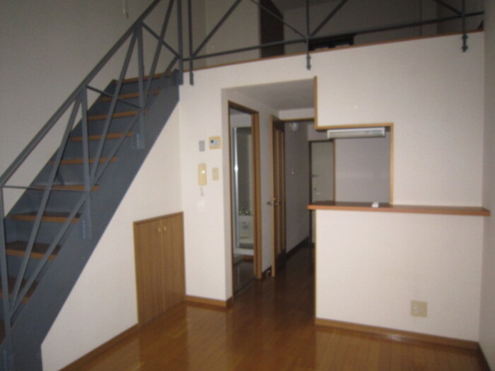 居室・リビング　※同タイプの部屋写真です