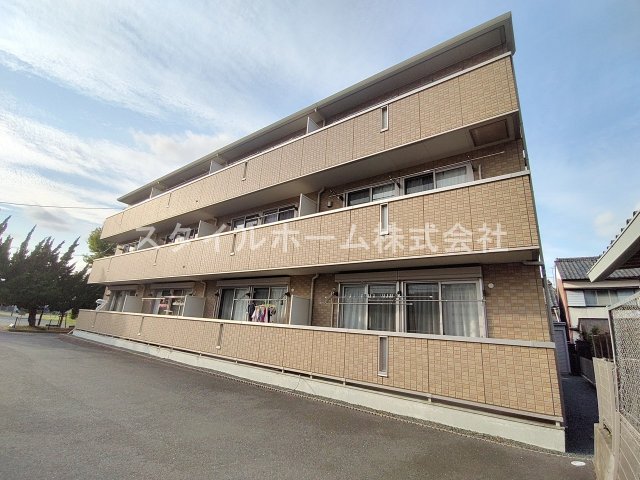 建物外観　落ち着いた雰囲気の外観です