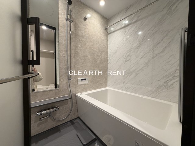 バス・シャワールーム　追い焚き機能付きバスルーム/足を伸ばせる広々タイプ