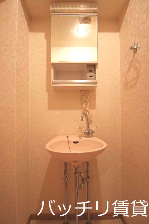 洗面設備　同型タイプの為、現状を優先いたします