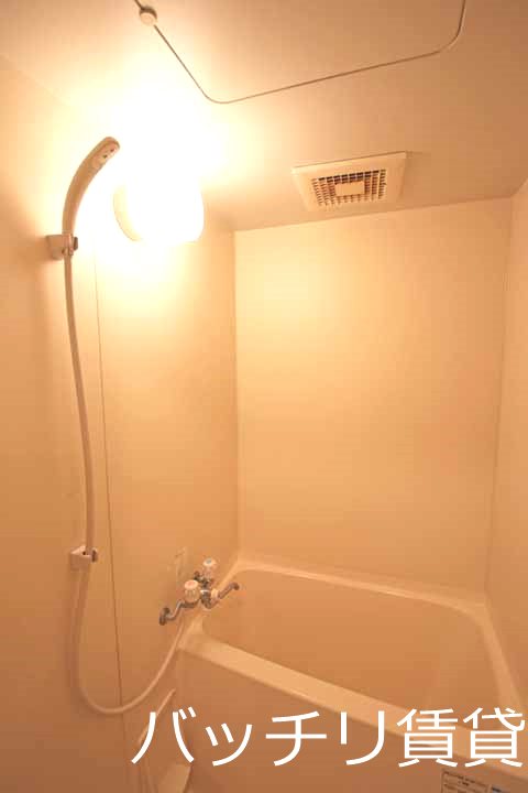 バス・シャワールーム　同型タイプの為、現状を優先いたします