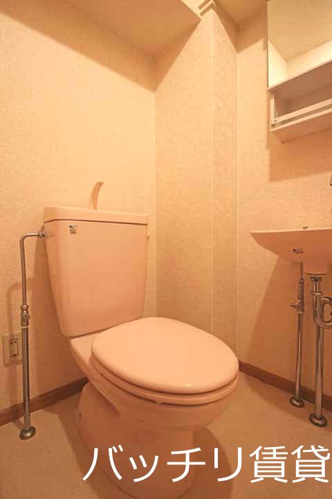 トイレ　同型タイプの為、現状を優先いたします