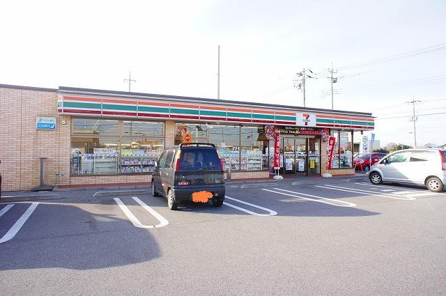 コンビニ　セブンイレブン（コンビニ）まで590m
