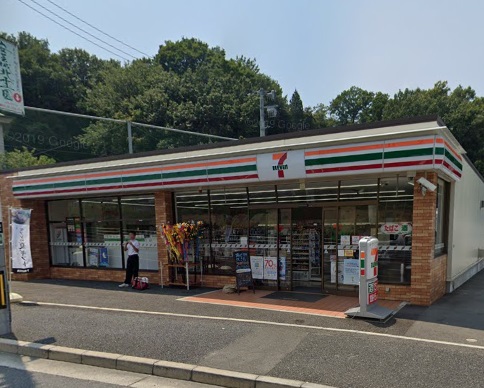コンビニ　セブンイレブン（コンビニ）まで488m