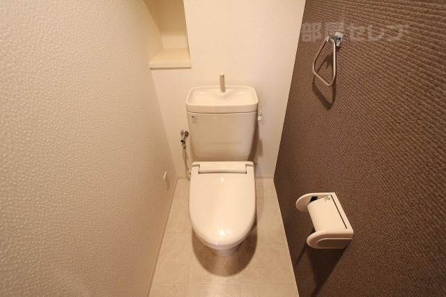 トイレ　ウォームレット付き