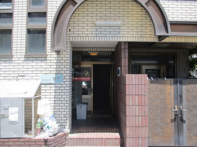 エントランス　きれいなエントランスです