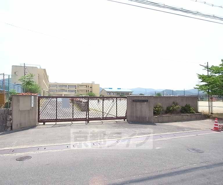 小学校　南部小学校（小学校）まで638m