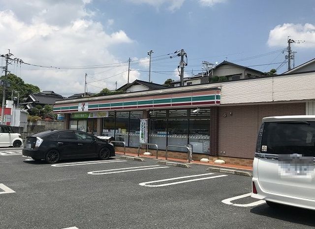 コンビニ　セブンイレブン（コンビニ）まで550m