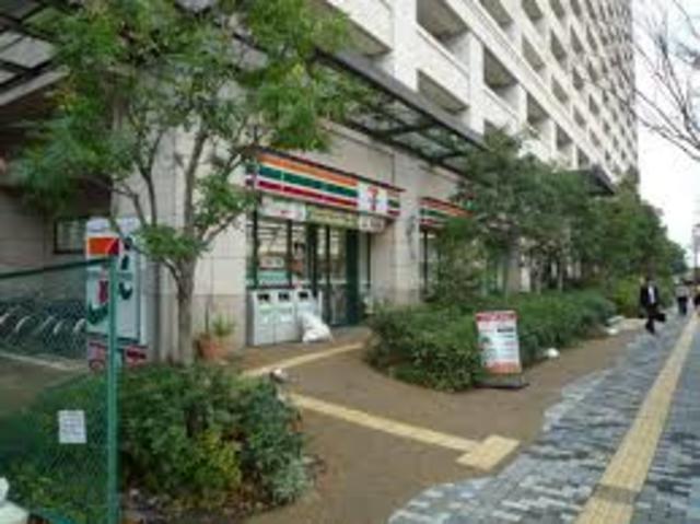 コンビニ　セブンイレブンコスモスクエア駅前店（コンビニ）まで381m