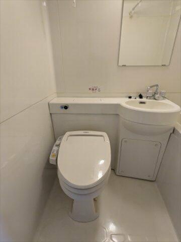 アレックス日乃本のトイレ写真