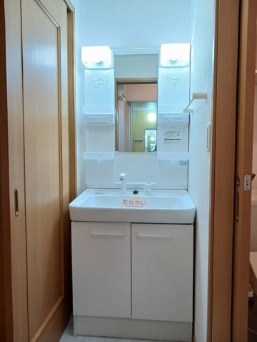 洗面設備　脱衣スペースもあります