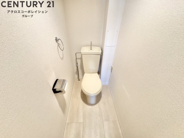 トイレ　シンプルで掃除のしやすいトイレです♪