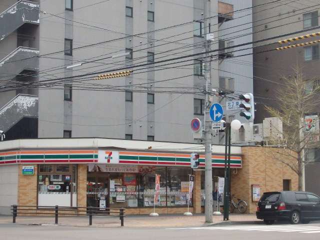 コンビニ　セブンイレブン（コンビニ）まで213m