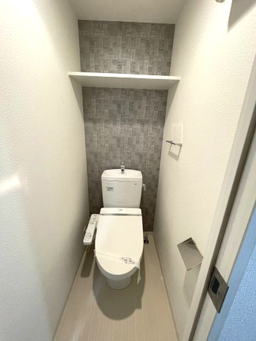 トイレ　イメージとして同建物他部屋を表示しています