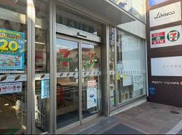 コンビニ　セブンイレブン 港区南青山3丁目店（コンビニ）まで34m