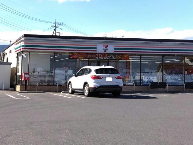コンビニ　セブンイレブン吉岡南下店（コンビニ）まで707m