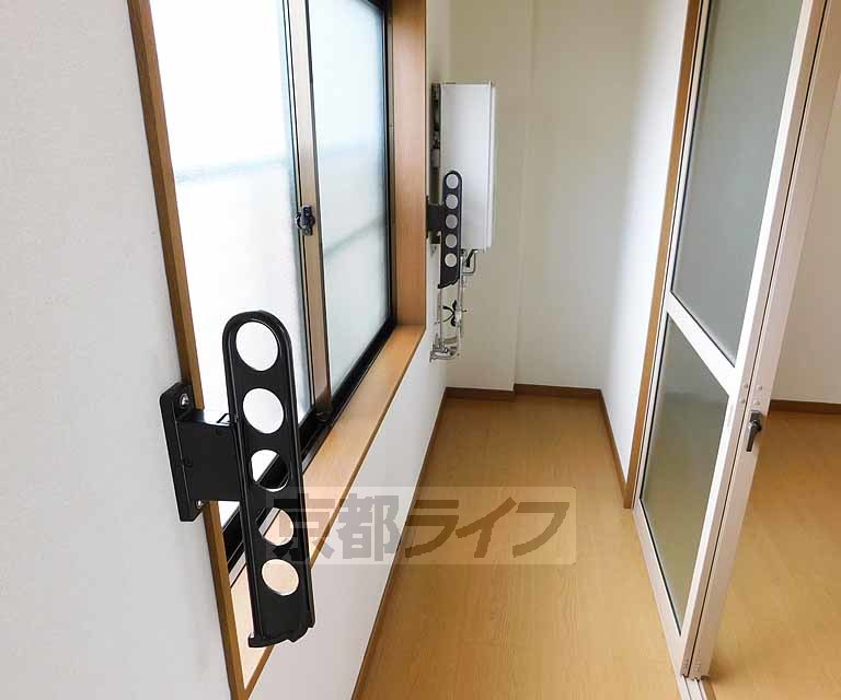 バルコニー　部屋干用スペース