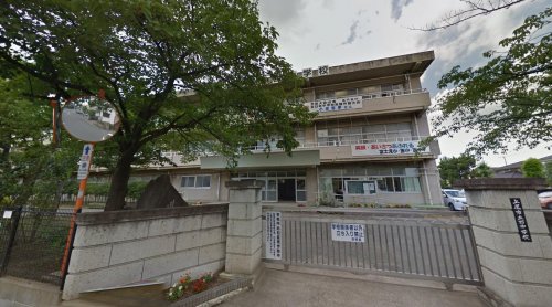 中学校　上尾市立西中学校（中学校）まで419m